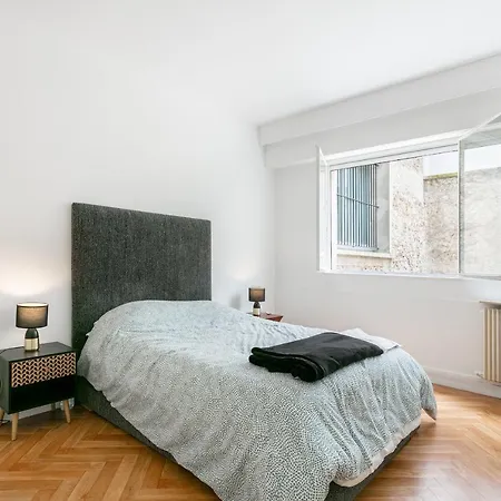 Luxurious 70 Sqm Flat In The Heart Of 7th Appartement Paris